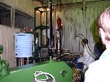 Источник погружают в реактор Ga для облучения